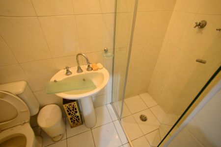 Casa de condomínio à venda com 160m², 3 quartos e 2 vagasBanheiro de Serviço