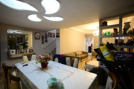 Casa de condomínio à venda com 160m², 3 quartos e 2 vagasSala