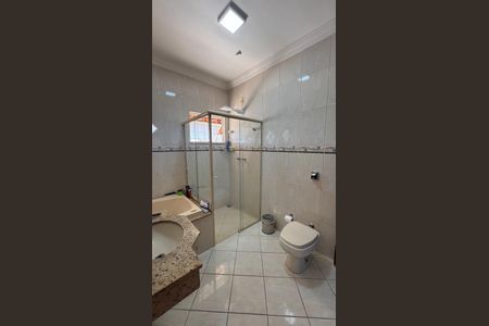 Casa à venda com 200m², 3 quartos e 3 vagasBanheiro