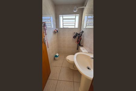 Casa à venda com 200m², 3 quartos e 3 vagasBanheiro de Serviço