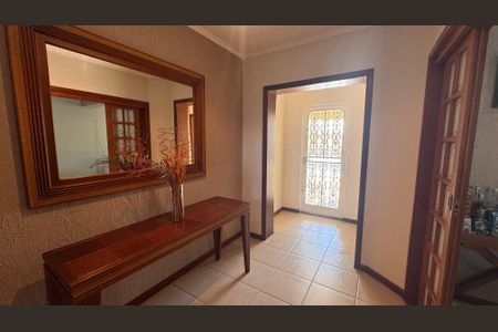 Casa à venda com 200m², 3 quartos e 3 vagasCorredor