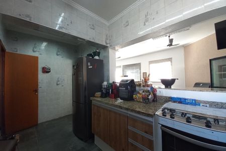 Casa à venda com 235m², 6 quartos e 4 vagas Casa à venda com 235m², 6 quartos e 4 vagasCozinha