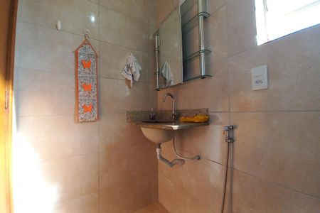 Casa à venda com 235m², 6 quartos e 4 vagas Casa à venda com 235m², 6 quartos e 4 vagasBanheiro 2