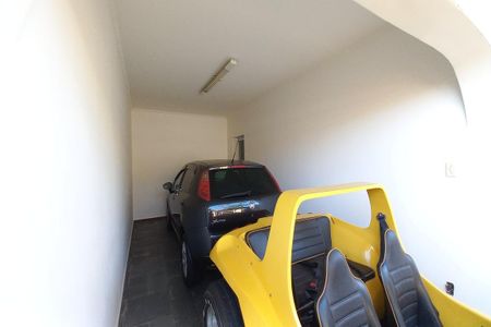 Casa à venda com 235m², 6 quartos e 4 vagas Casa à venda com 235m², 6 quartos e 4 vagasGaragem