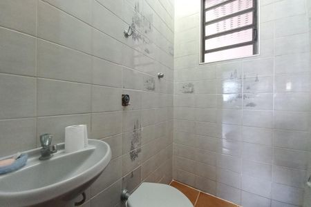 Casa à venda com 235m², 6 quartos e 4 vagas Casa à venda com 235m², 6 quartos e 4 vagasBanheiro