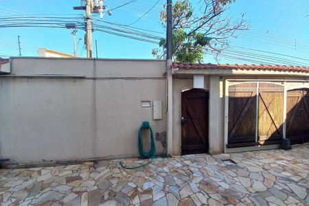 Casa à venda com 235m², 6 quartos e 4 vagas Casa à venda com 235m², 6 quartos e 4 vagasVista da Sala