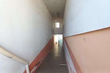 Casa à venda com 235m², 6 quartos e 4 vagas Casa à venda com 235m², 6 quartos e 4 vagasCorredor