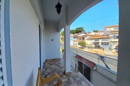 Casa à venda com 235m², 6 quartos e 4 vagas Casa à venda com 235m², 6 quartos e 4 vagasVaranda do Quarto 3