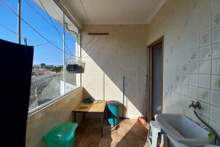 Casa à venda com 235m², 6 quartos e 4 vagas Casa à venda com 235m², 6 quartos e 4 vagasLavanderia