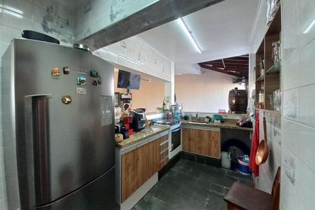 Casa à venda com 235m², 6 quartos e 4 vagas Casa à venda com 235m², 6 quartos e 4 vagasCozinha