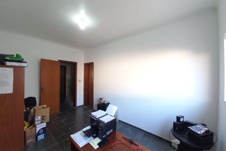 Casa à venda com 235m², 6 quartos e 4 vagas Casa à venda com 235m², 6 quartos e 4 vagasSala de TV