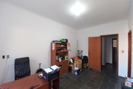 Casa à venda com 235m², 6 quartos e 4 vagas Casa à venda com 235m², 6 quartos e 4 vagasSala de TV