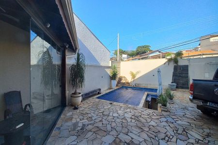 Casa à venda com 235m², 6 quartos e 4 vagas Casa à venda com 235m², 6 quartos e 4 vagasVista da Sala de TV