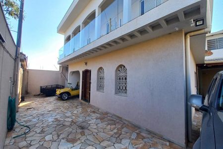 Casa à venda com 235m², 6 quartos e 4 vagas Casa à venda com 235m², 6 quartos e 4 vagasFachada do Prédio