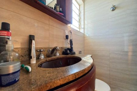 Casa à venda com 235m², 6 quartos e 4 vagas Casa à venda com 235m², 6 quartos e 4 vagasBanheiro da Suíte