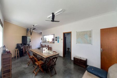 Casa à venda com 235m², 6 quartos e 4 vagas Casa à venda com 235m², 6 quartos e 4 vagasÁrea comum - Salão de festas