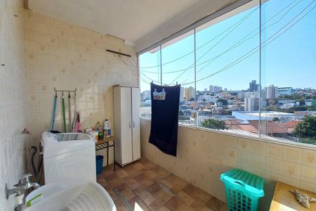 Casa à venda com 235m², 6 quartos e 4 vagas Casa à venda com 235m², 6 quartos e 4 vagasLavanderia