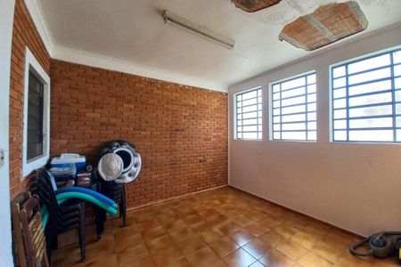 Casa à venda com 235m², 6 quartos e 4 vagas Casa à venda com 235m², 6 quartos e 4 vagasQuarto 6 - Suíte