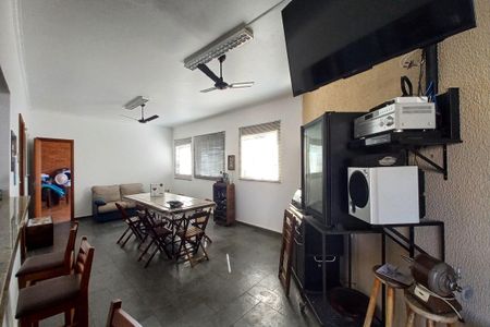 Casa à venda com 235m², 6 quartos e 4 vagas Casa à venda com 235m², 6 quartos e 4 vagasÁrea comum - Salão de festas