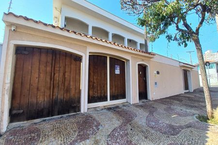 Casa à venda com 235m², 6 quartos e 4 vagas Casa à venda com 235m², 6 quartos e 4 vagasFachada do Prédio