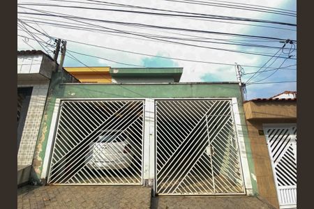 Casa à venda com 137m², 3 quartos e 2 vagas Casa à venda com 137m², 3 quartos e 2 vagasFachada