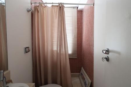 Casa à venda com 184m², 3 quartos e 4 vagasBanheiro da Suíte 1