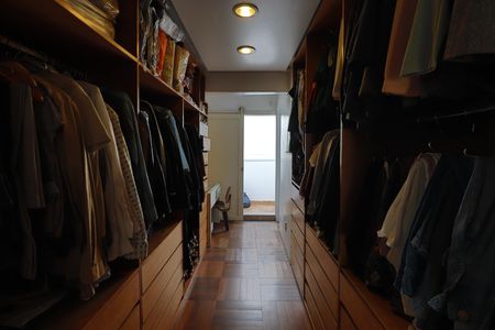 Casa à venda com 184m², 3 quartos e 4 vagasCloset da suíte 2