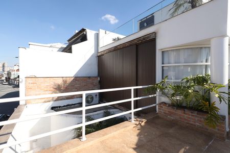 Casa à venda com 184m², 3 quartos e 4 vagasVaranda 1