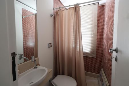 Casa à venda com 184m², 3 quartos e 4 vagasBanheiro da Suíte 1