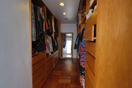 Casa à venda com 184m², 3 quartos e 4 vagasCloset da suíte 2