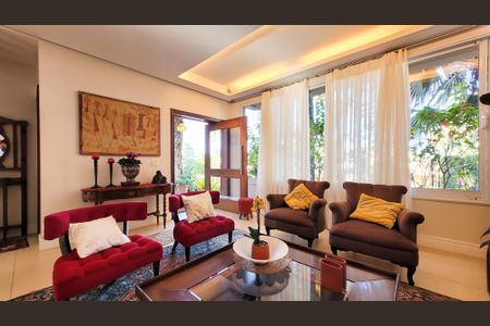 Casa de condomínio à venda com 680m², 4 quartos e 4 vagasSala