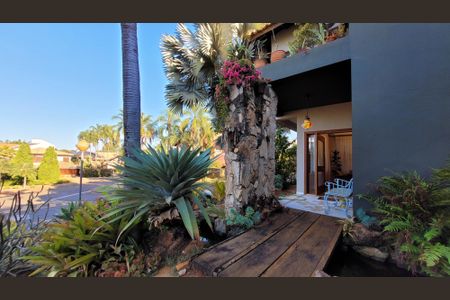 Casa de condomínio à venda com 680m², 4 quartos e 4 vagasFachada