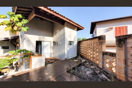 Casa de condomínio à venda com 680m², 4 quartos e 4 vagasVaranda da Suíte 1