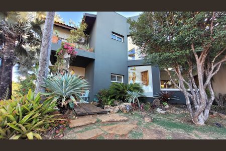 Casa de condomínio à venda com 680m², 4 quartos e 4 vagasFachada