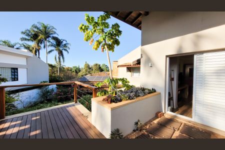 Casa de condomínio à venda com 680m², 4 quartos e 4 vagasVaranda da Suíte 1