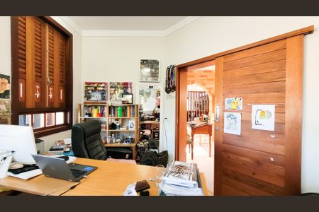 Casa de condomínio à venda com 680m², 4 quartos e 4 vagasEscritório