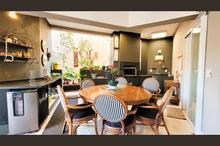 Casa de condomínio à venda com 680m², 4 quartos e 4 vagasÁrea gourmet