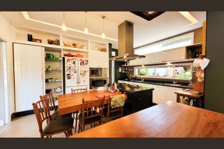 Casa de condomínio à venda com 680m², 4 quartos e 4 vagasCozinha