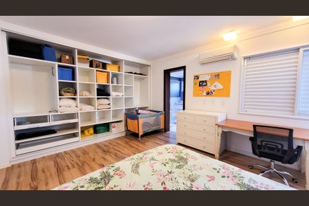 Casa de condomínio à venda com 680m², 4 quartos e 4 vagasSuíte 3