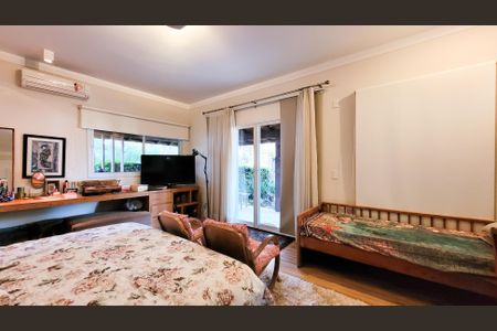 Casa de condomínio à venda com 680m², 4 quartos e 4 vagasSuíte master