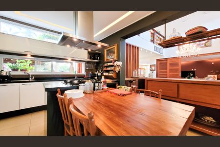 Casa de condomínio à venda com 680m², 4 quartos e 4 vagasCozinha