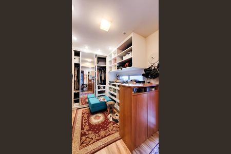 Casa de condomínio à venda com 680m², 4 quartos e 4 vagasSuíte master