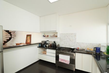 Casa à venda com 150m², 3 quartos e 2 vagas Casa à venda com 150m², 3 quartos e 2 vagasCozinha