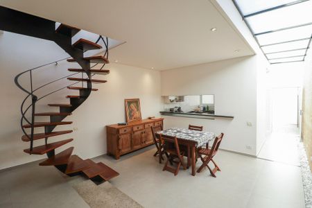 Casa à venda com 150m², 3 quartos e 2 vagas Casa à venda com 150m², 3 quartos e 2 vagasSala