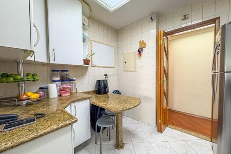 Apartamento à venda com 96m², 4 quartos e 2 vagasCozinha