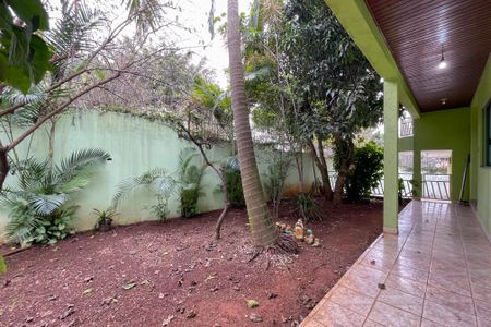 Casa à venda com 327m², 3 quartos e 6 vagas Casa à venda com 327m², 3 quartos e 6 vagasQuintal