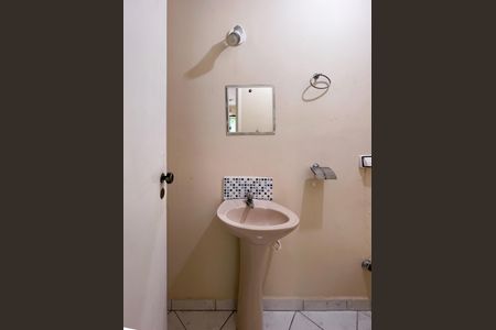 Casa à venda com 327m², 3 quartos e 6 vagas Casa à venda com 327m², 3 quartos e 6 vagasLavabo