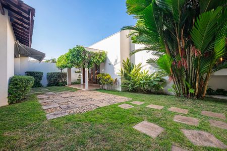 Casa à venda com 380m², 5 quartos e 4 vagas Casa à venda com 380m², 5 quartos e 4 vagasQuintal