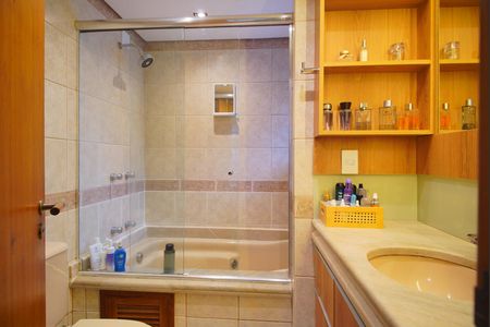 Apartamento à venda com 110m², 2 quartos e 2 vagasBanheiro suíte