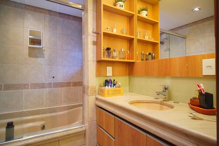 Apartamento à venda com 110m², 2 quartos e 2 vagasBanheiro suíte